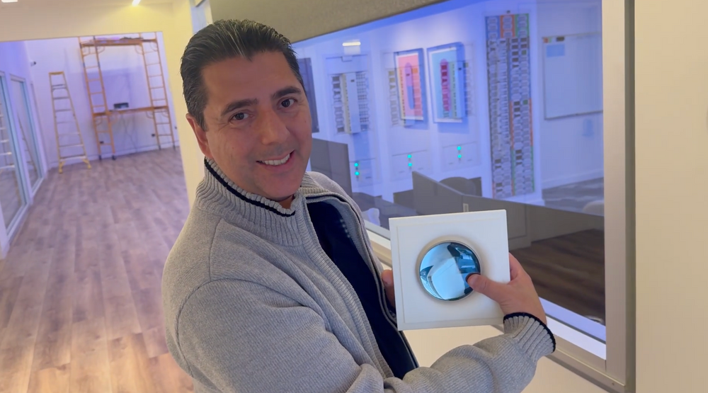 3D render of the Universal Thermostat flush mount SLN-TSU-375