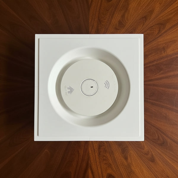 SeeLess Universal Mount for Siterwell smoke detector with integrated adapter ring for 4S and low-voltage boxes.