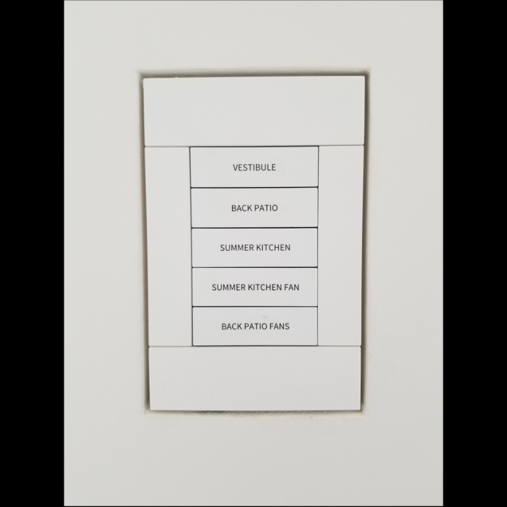 Front view of SeeLess SLA-1GU-062 mount – minimalistic and precise reveal