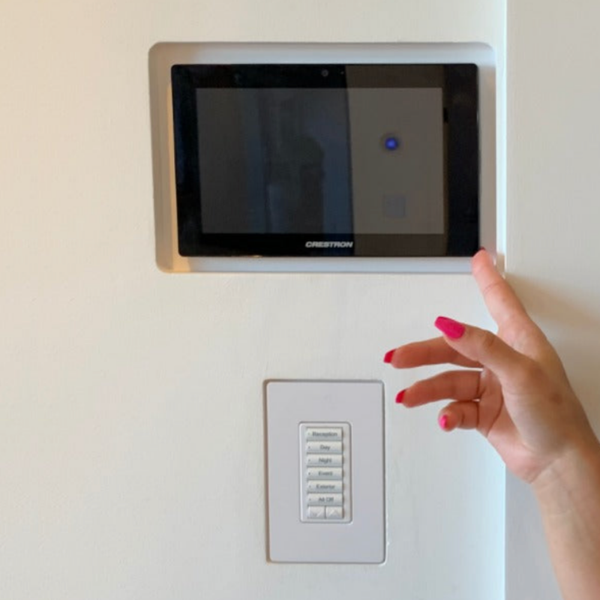 In-wall one-gang mounting solution for flat, clean walls