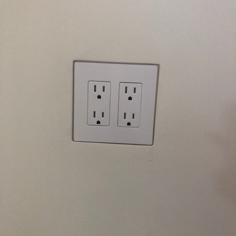 Trimless designer-style mount for two-gang Carlon box, SLD-2GR-062 – pre-finish stage